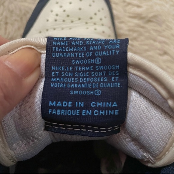 Jordan 1 Retro High Sail/Obsidian/University Blue - 6Y/7.5US - Picture 7 of 12